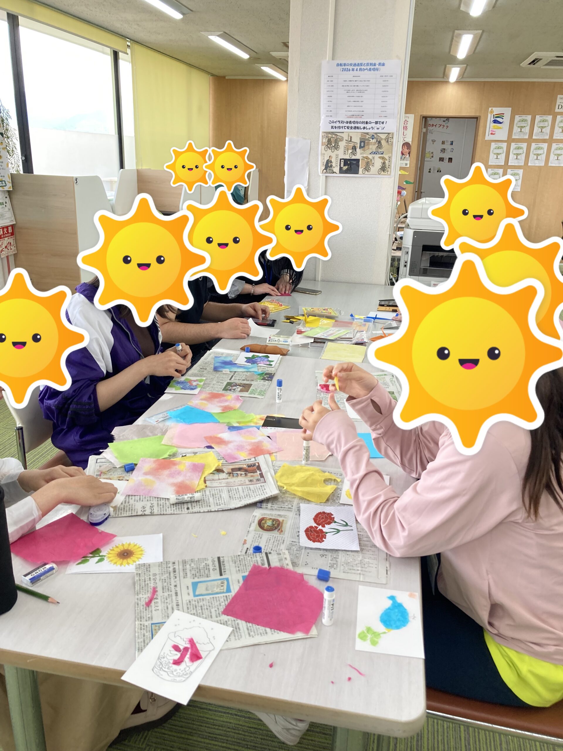 【作業訓練・手先の訓練】自発的に始まった貼り絵と折り紙の時間。のんびりゆったりコミュニケーション♪